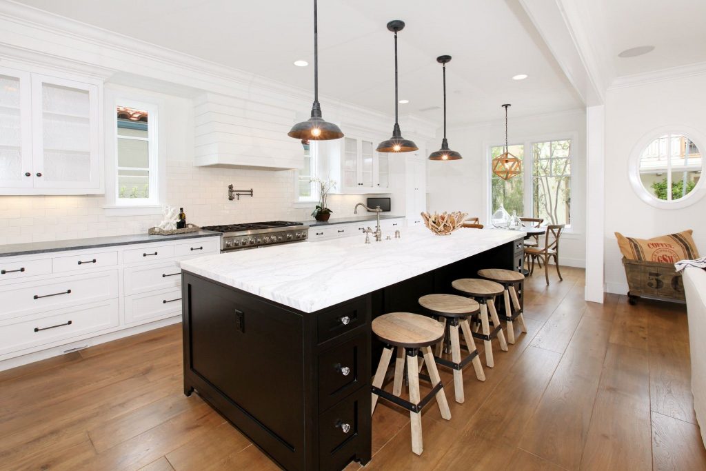 two toned cabinets